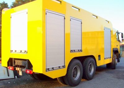 Camion industriel équipé de rideau sur mesure