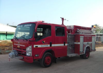 Camion d'intervention avec rideaux sur mesure gris