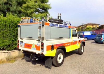 Véhicule 4x4 protection civile équipé de 3 rideaux