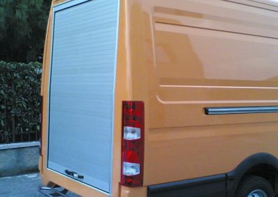 Camion iveco avec rideau aluminium encastré sur mesure