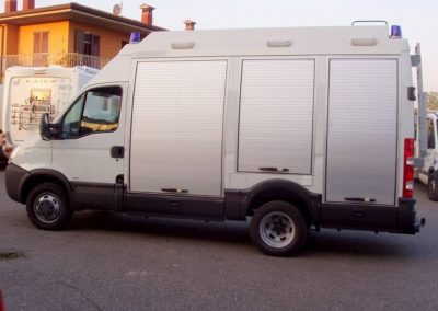 Camion Iveco equipe de rideaux RAL 7035