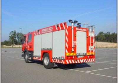 Camion d'intervention equipe de rideaux à enroulement