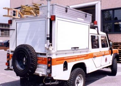 Defender avec caisson amenager pour intervention speciale