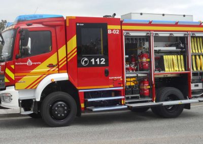 Camion de feu équipé de volets roulants aluminisés