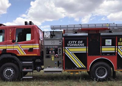 Camion sapeurs-pompiers américain avec personnalisation rideaux