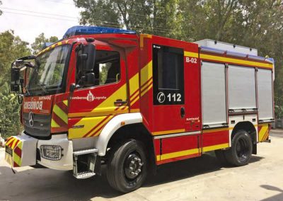 Véhicule mercedes avec volets aluminium sur mesures