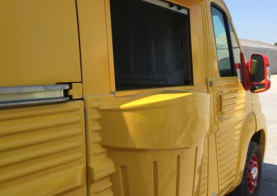 Food truck avec rideaux aluminium